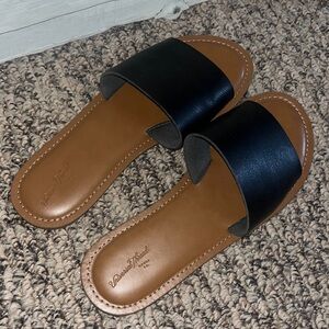 Universal Thread Black and Brown Slide Sandals